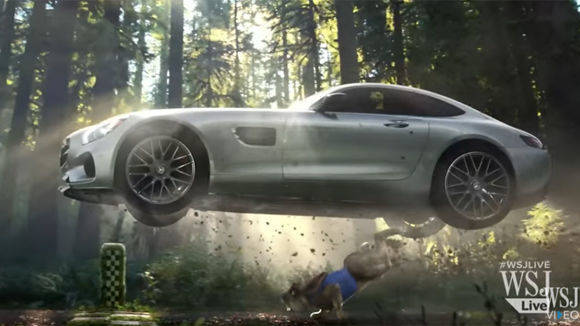 Im Super-Bowl-Spot 2015 lieferte sich Mercedes ein Rennen mit einem Hasen.