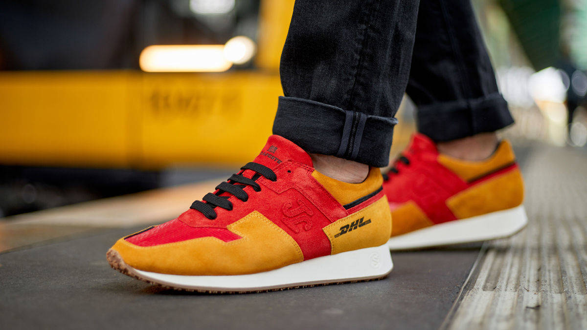 DHL-Branding: Die rot-gelben Sneaker kosten 300 Euro.