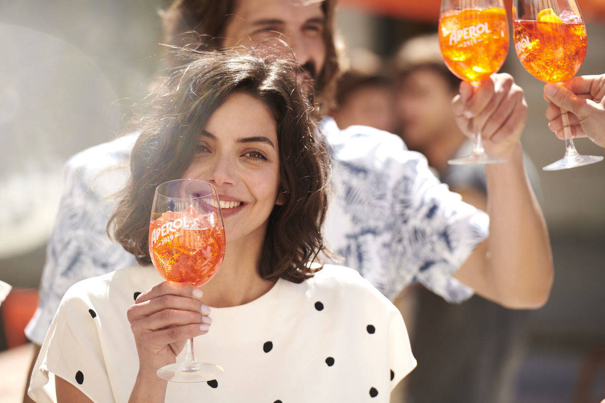Italienisches Lebensgefühl im neuen Spot für den Aperitif Aperol Spritz