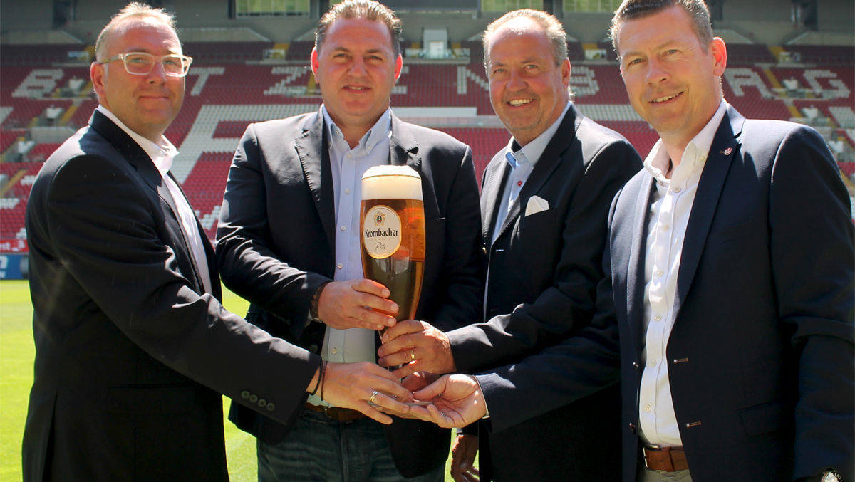 Jörg Koschinski (Krombacher); Thorsten Rittersberger (Lagardère Sports); Oliver Johannes (Krombacher) und Klaus Drach (Direktor Marketing FCK).