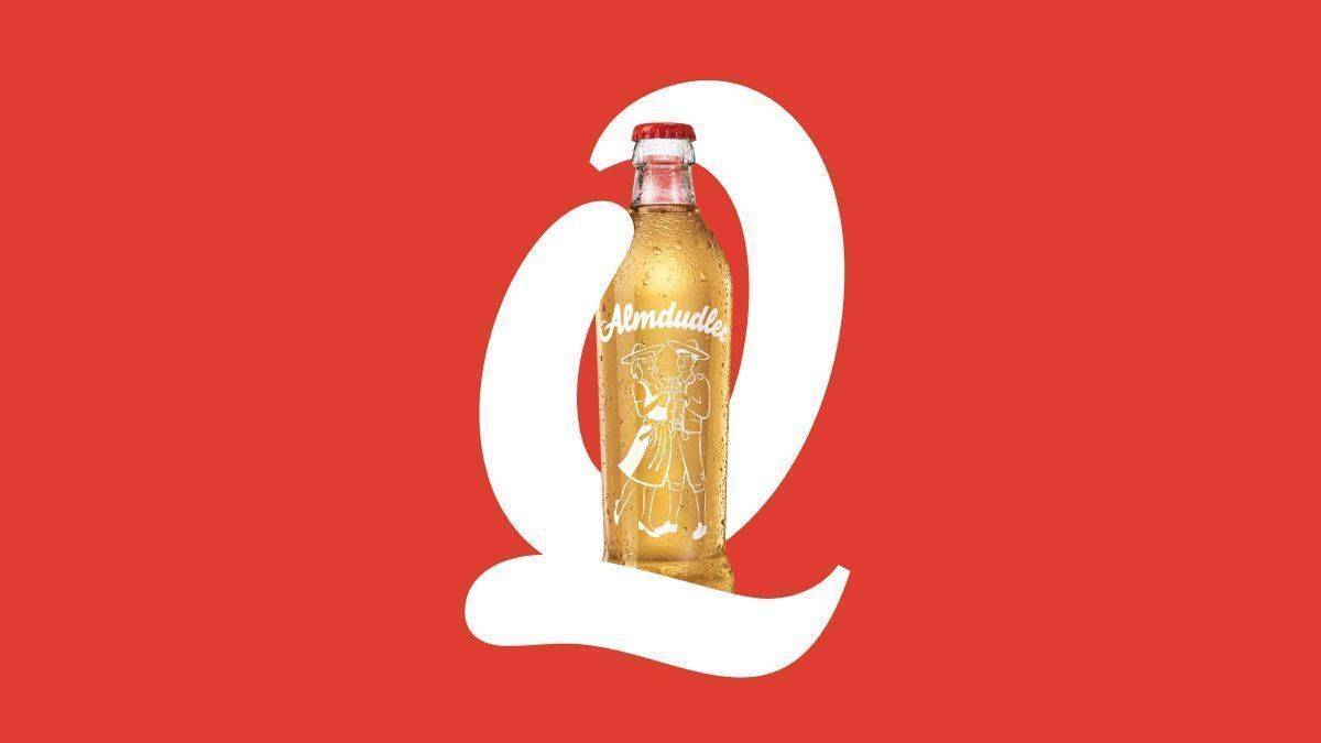 Schmeckt anders - und soll das jetzt auch optisch verdeutlichen: der ur-österreichische Almdudler.