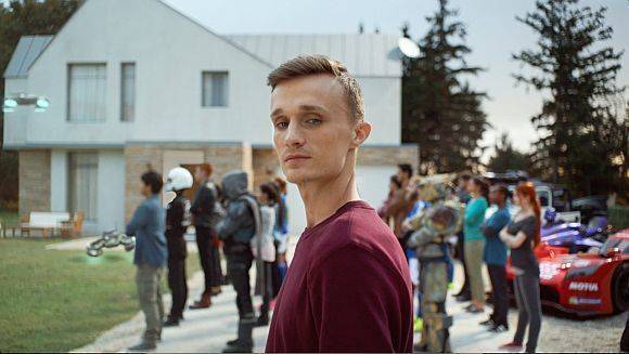 Sony Computer Entertainment bereitet sich auf das Weihnachtsgeschäft vor: Mit dem Spot "Das wunderbare Leben eines PS4 Spielers" werben die Japaner für ihre Konsole.