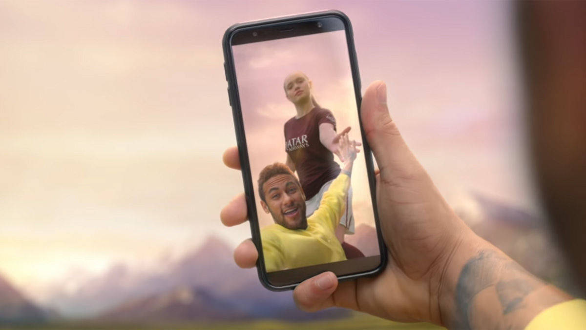 Neymar schießt ein Selfie - passt, immerhin hat er rund 117 Millionen Follower bei Instagram. Diesmal pusht er Qatar Airways und die Frauen-Fußball-WM.