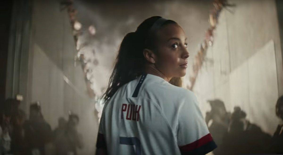 Inspiration für Andere: Profi-Fußballerin Mallory Pugh tritt ebenfalls im Spot auf.