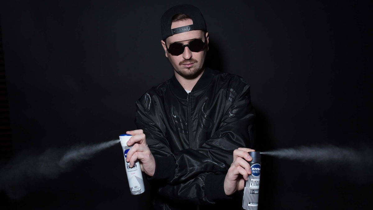 Robin Schulz trägt gern Schwarz. Aber bitte ohne Deoflecken.