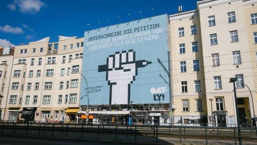 Oatly wirbt nur indirekt für sein Produkt - und direkt für eine Petition zur Lebensmittelkennzeichung, was die Emissionen betrifft.
