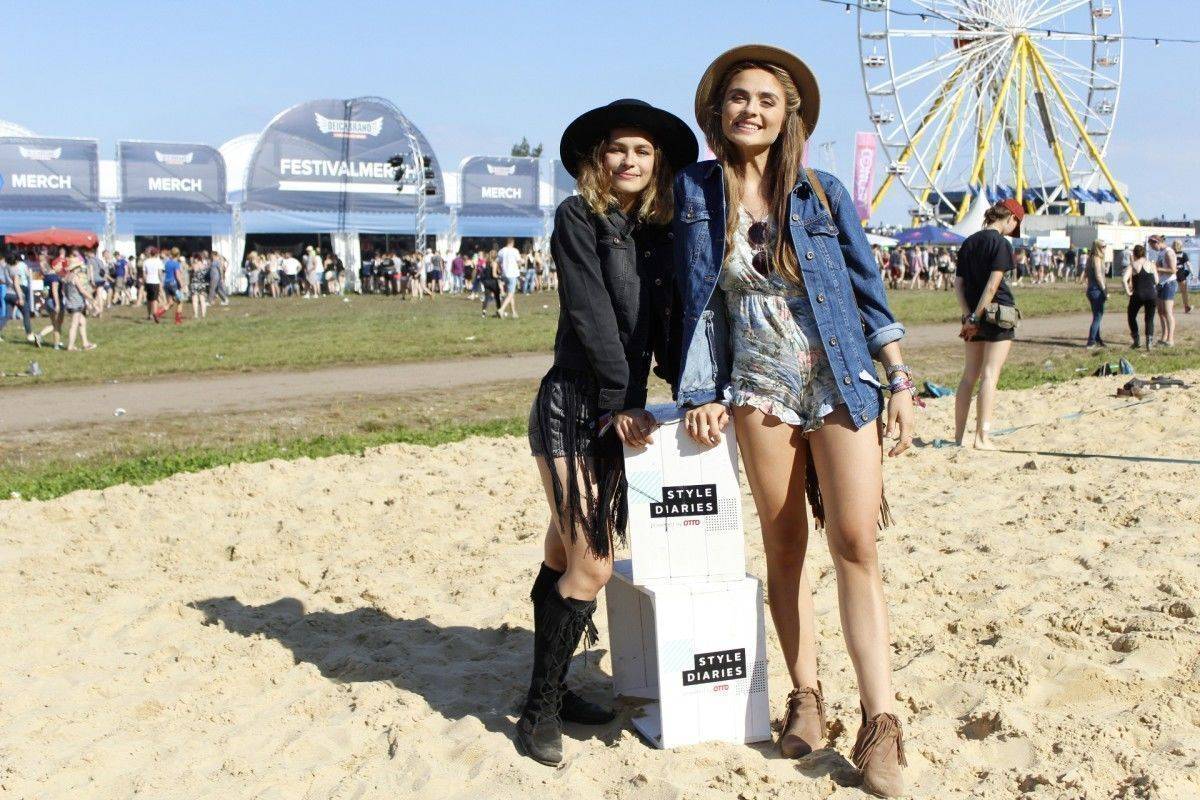 Stylediaries Moderatorin Sofia mit Bloggerin Mel von vanellimelli auf dem Deichbrand Festival