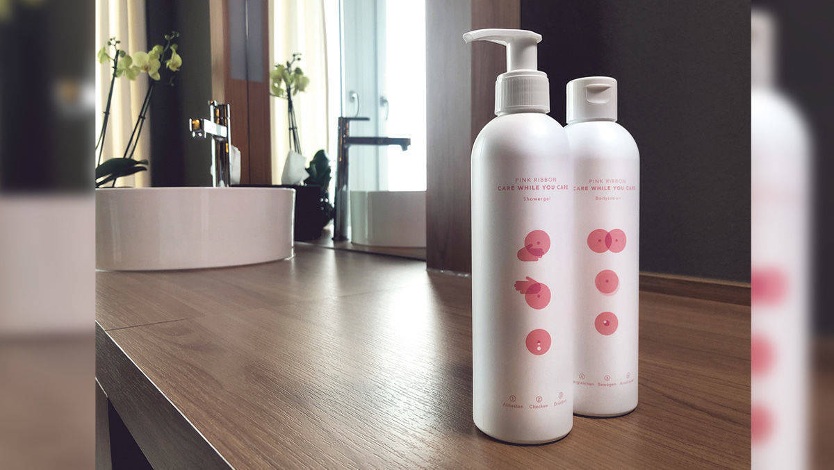 Brustkrebsfrüherkennung beim morgendlichen Pflegeritual: Die "Pink Ribbon Care While You Care"-Produkte von DDB zeigen sogar, wie's geht.