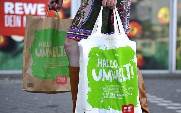 Rewe bietet den Kunden Plastik-Alternativen an.