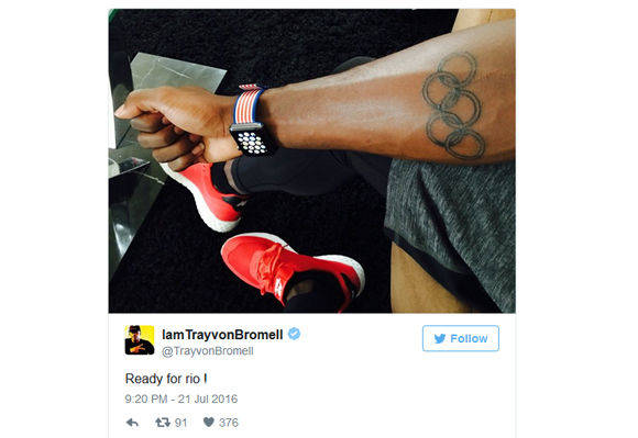 Stolz posiert der US-Athlet Tray von Bromell mit dem Apple Watch Armband - und Olympia-Tattoo.