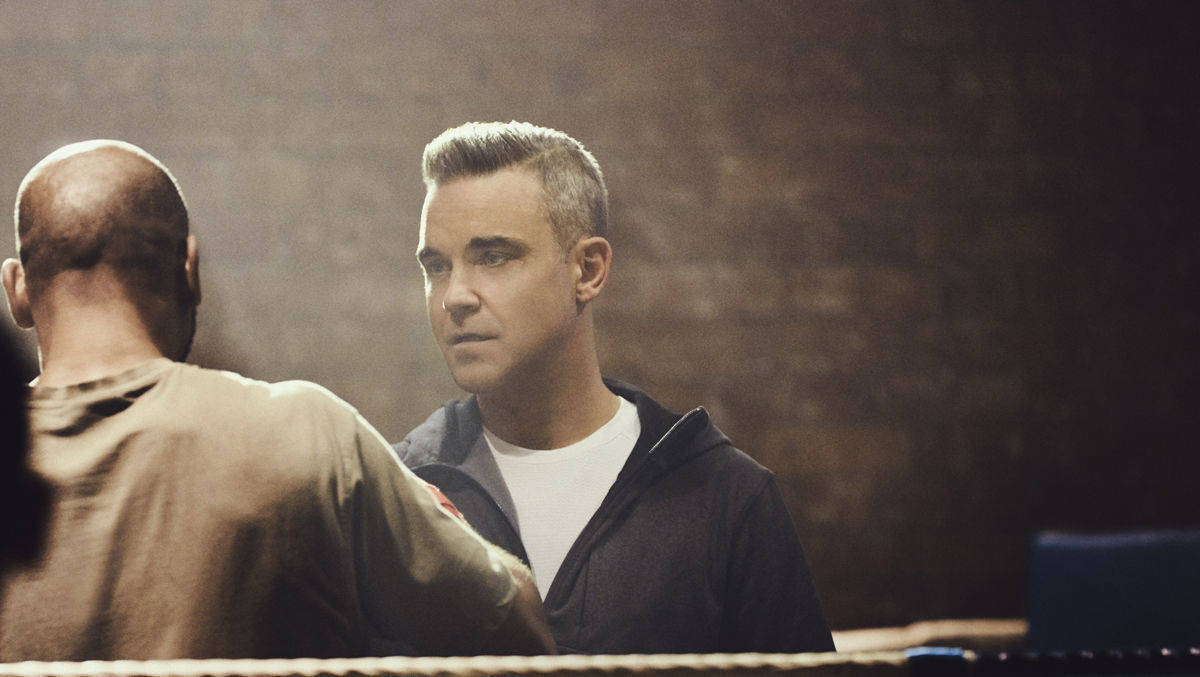 Robbie Williams boxt sich durch.