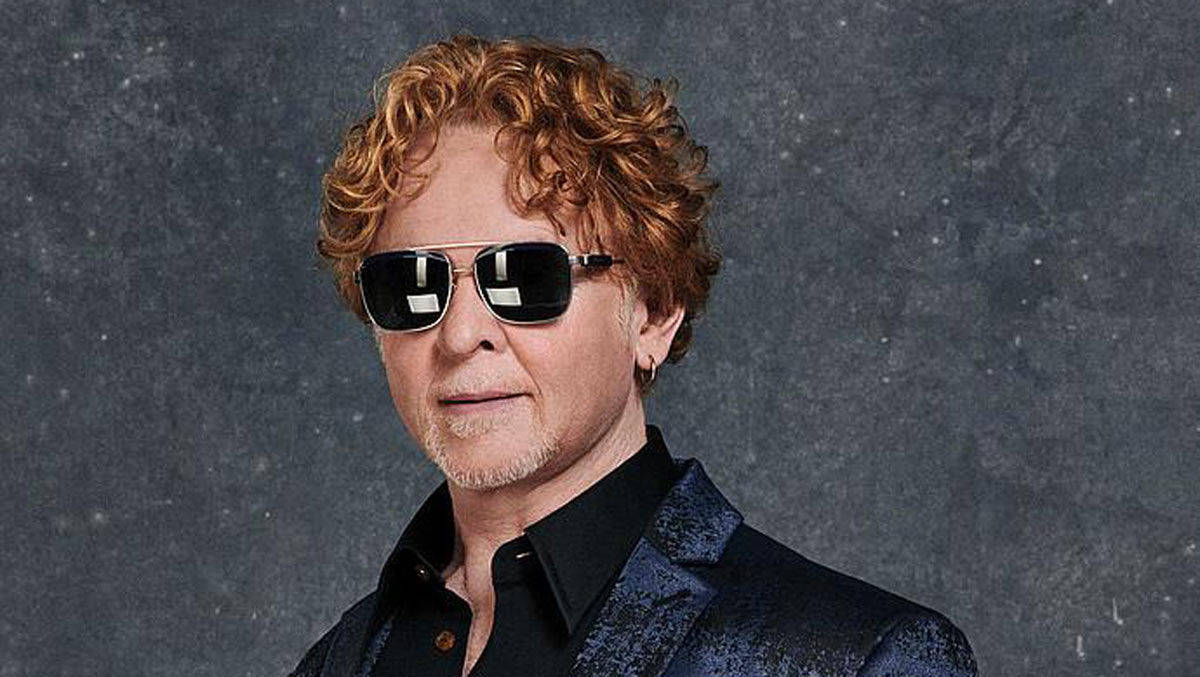 Mick Hucknall wird für sein Engagement ausgezeichnet.