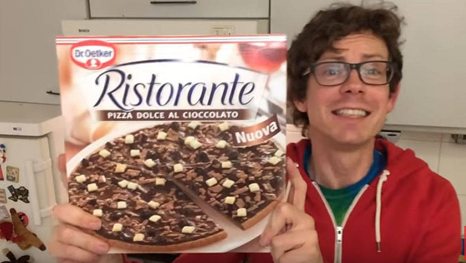 Für JunkFoodGuru ist die Schokoladenpizza von Dr. Oetker "die Foodsensation des Jahres. Da kann kein Einhorn mithalten".