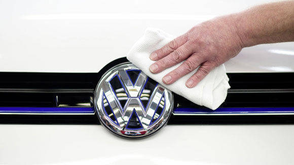 Um sein beschädigtes Image zu retten, hat sich Volkswagen "schonungslose Aufklärung" und Transparenz verordnet. Dem Konzern bleibt auch gar nichts anderes übrig.