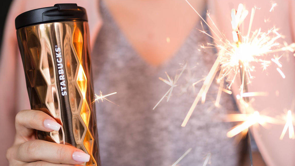 Starbucks bietet den "Golden Tumbler" an.