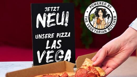 Die vegane Salami, mit der die Domino's-Pizza belegt ist, ist das erste pflanzliche Alternativprodukt zur Salami .