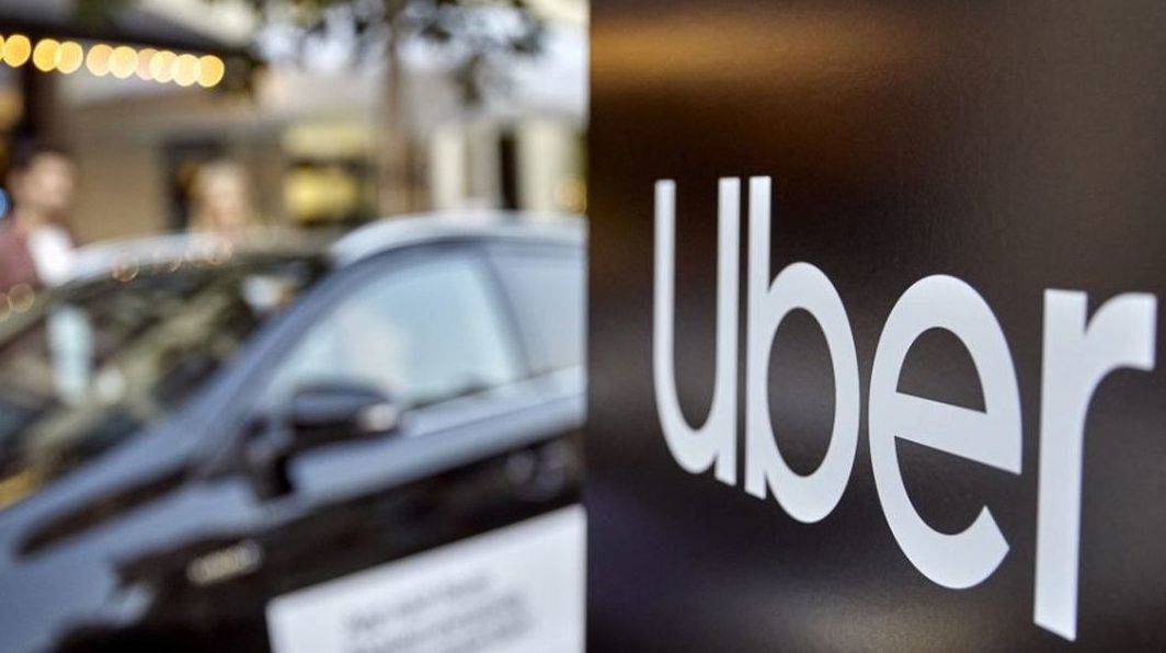 Uber darf nach einem Urteil des Landgerichts Frankfurt vorerst keine Beförderungsaufträge mehr vermitteln.