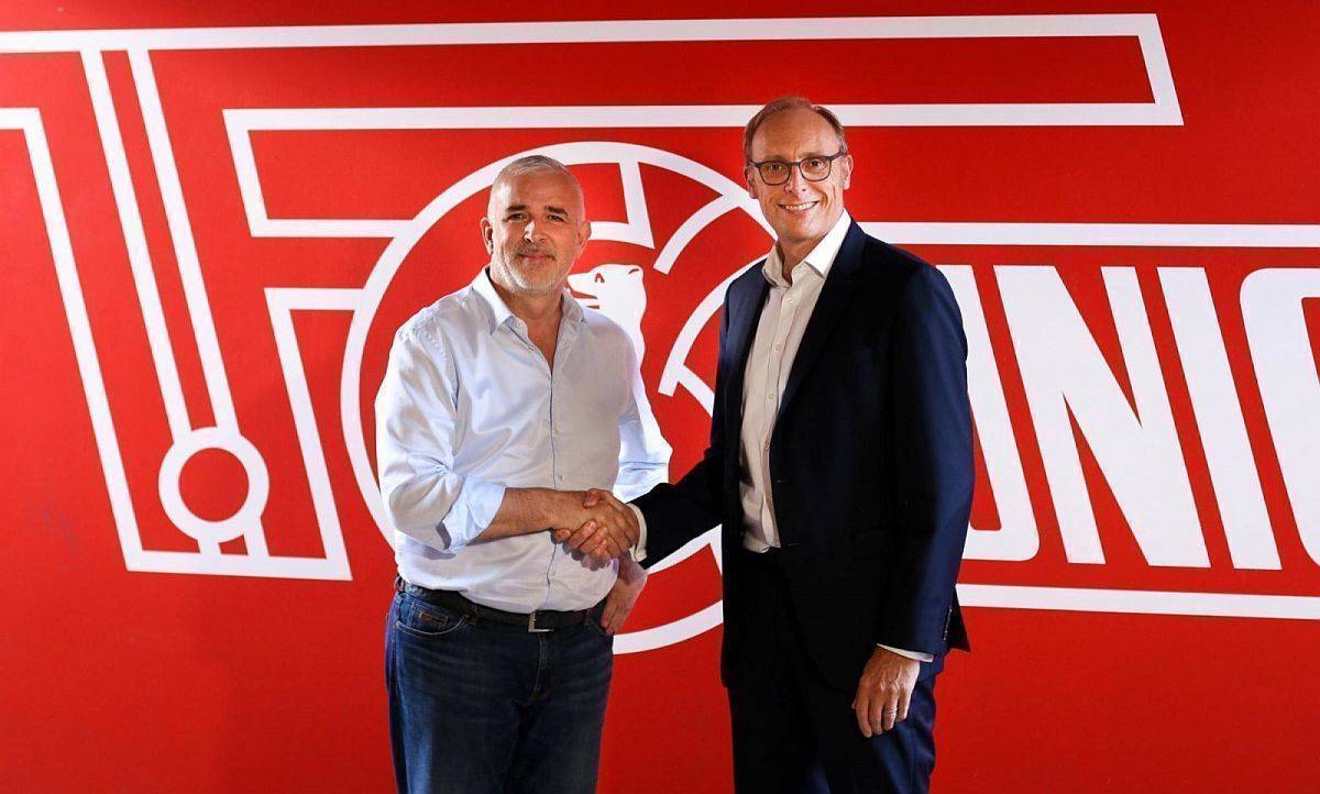 Dirk Zingler, Präsident des 1. FC Union Berlin (l.) mit Andrew Wallis, Deputy CEO von Aroundtown SA