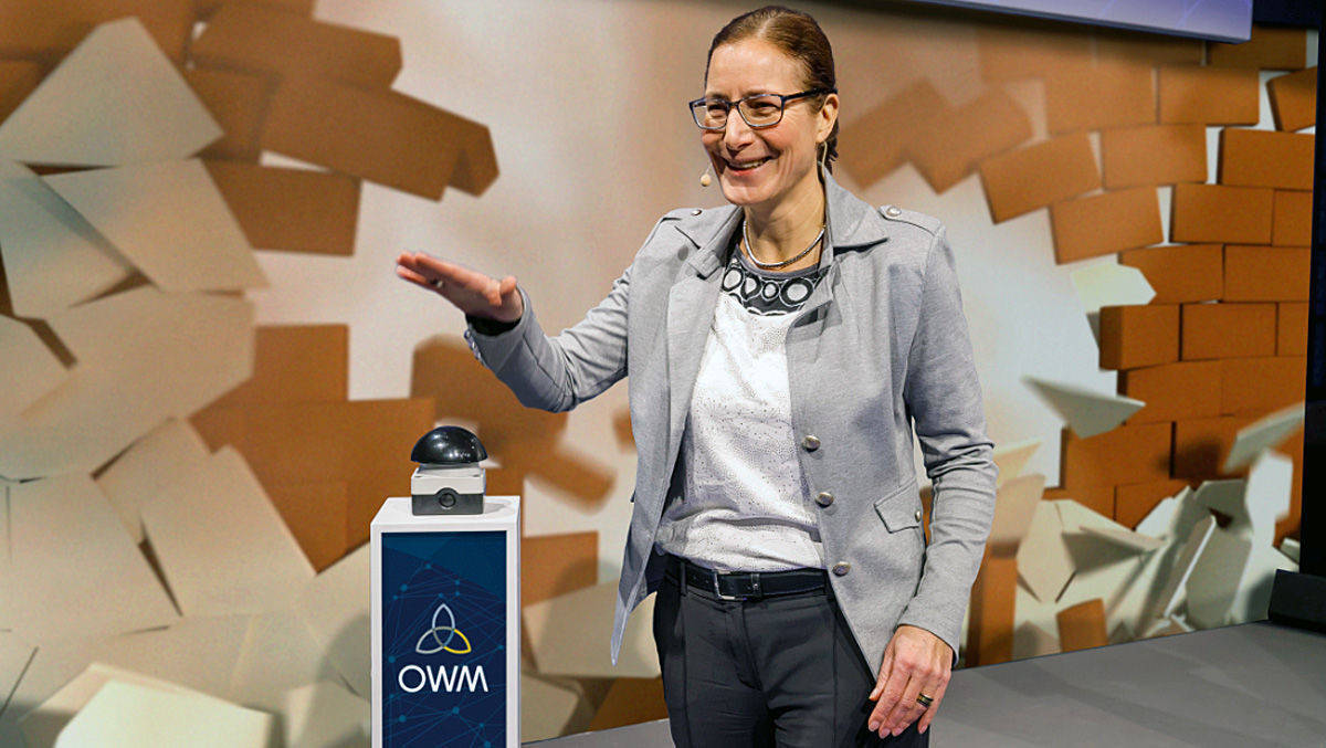 Tina Beuchler präsentierte in Berlin eine aktuelle OWM-Umfrage, wonach Unternehmen trotz höherer Erträge Werbeausgaben zurückfahren.
