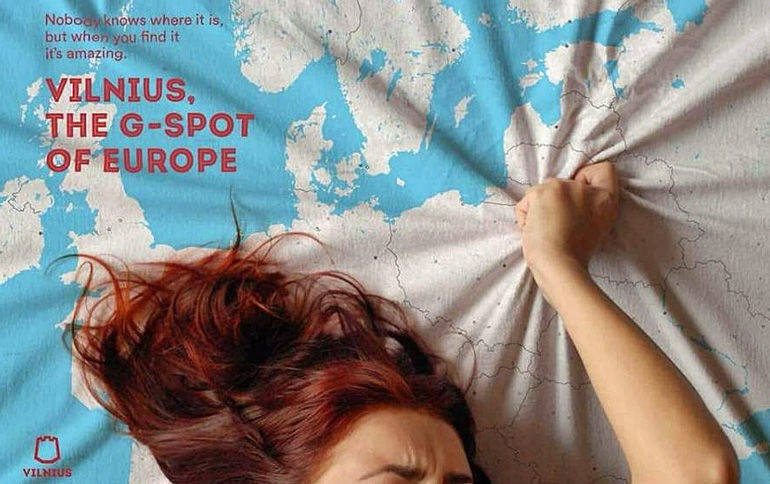 Witziges Motiv - aber umstritten: Vor dem Papstbesuch im Herbst schwitzen Litauens Politik und Kirche angesichts der frechen Vilnius-Kampagne.