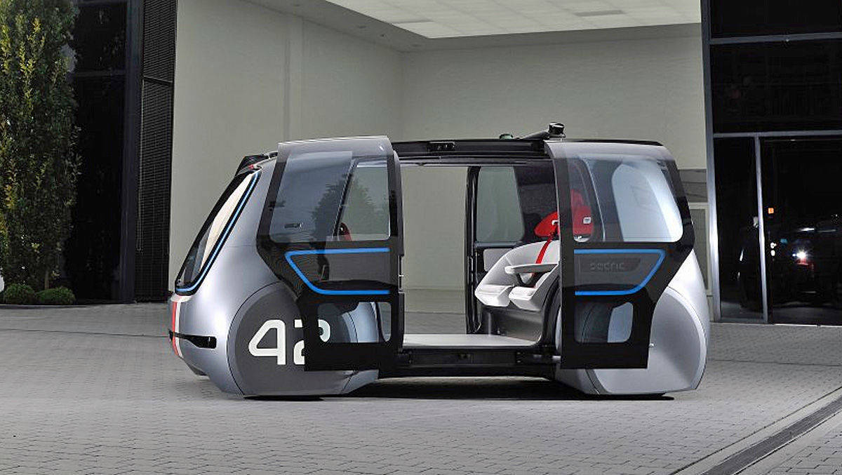 Auf der Automesse IAA präsentierte VW im Herbst die selbstfahrende Variante des "Sedric" getauften Personentransporters.