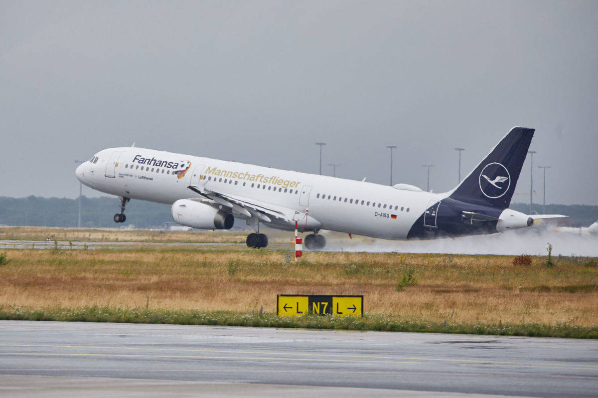 Mannschaftsflieger der Lufthansa.