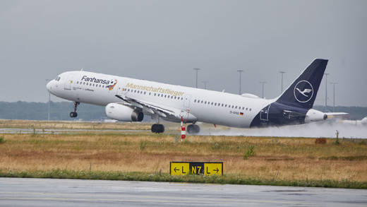 Mannschaftsflieger der Lufthansa.