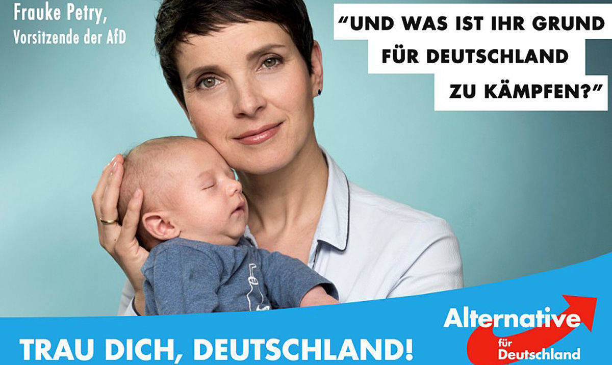 Parteichefin Frauke Petry mit Sohn: In der AfD setzt man große Hoffnungen auf das Plakat.