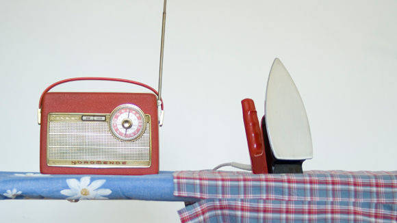 Die Gattungsmarketingkampagne "Radio. Geht ins Ohr. Bleibt im Kopf" ist mit neuen Spots on air.