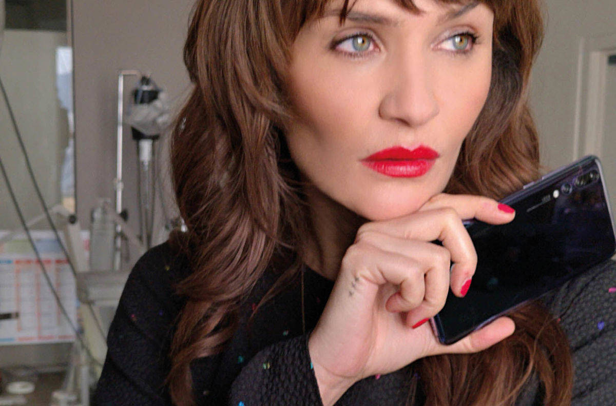 Das Model Helena Christensen ist auch als Fotografin tätig.