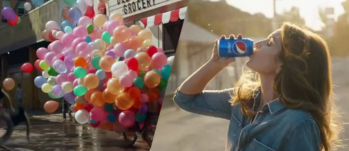 Die Super-Bowl-Spots von Coca-Cola (l.) und Pepsi (r.) im Vergleich.