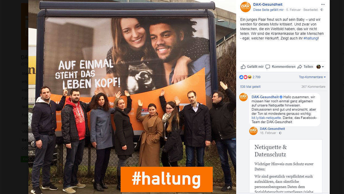 "Wir sind die Krankenkasse für alle Menschen - egal, welcher Herkunft": Die DAK-Krankenkasse zeigt auf Facebook Haltung. Das Plakat zeigt Philipp Awounou und dessen Freundin.