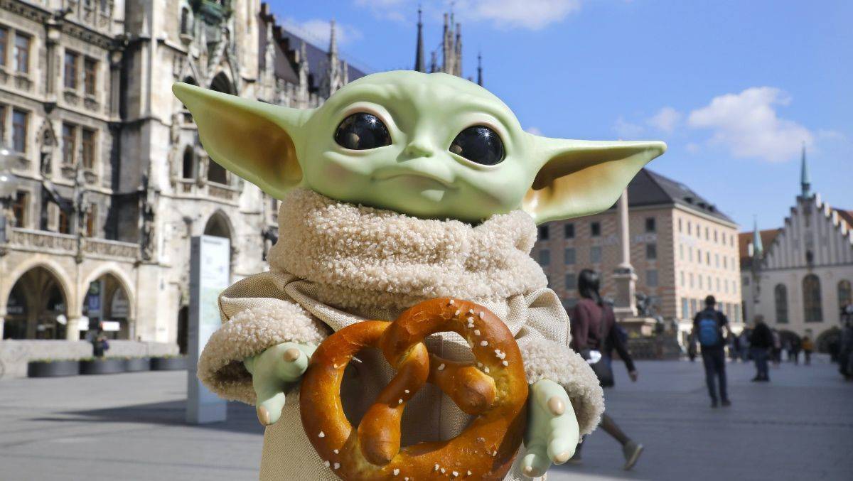 Baby Yoda in München: Mattel machts möglich.
