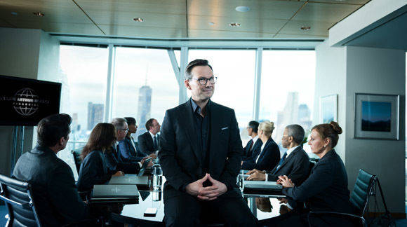 Das Ambiente in der fiktiven Firma E Corp aus der Serie "Mr. Robot" war ähnlich. Aber als Hacker sah man Christian Slater (vorn) nicht im Anzug. In der Web-Serie "The Wolf" von HP schon.