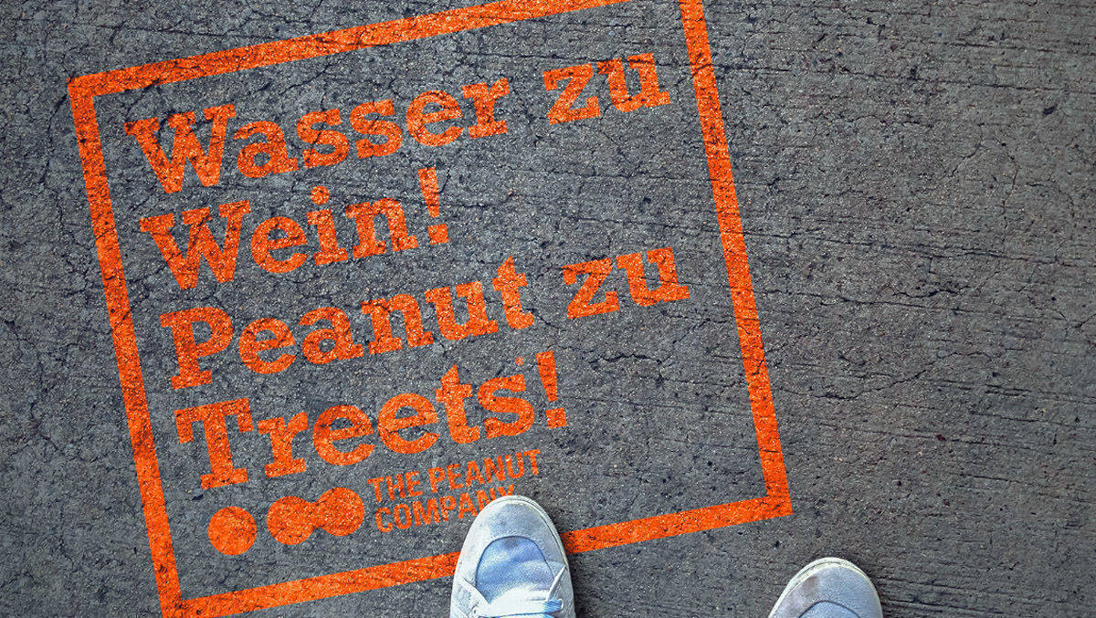 "Wasser zu Wein, Peanuts zu Treets“: The Peanut Company wirbt beim Evangelischen Kirchentag.