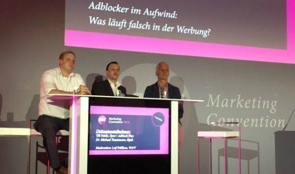 Auf der Adblocker-Debatte bei der W&V Marketing Convention ging es heiß her. Im Bild (v.re.): Michael Trautmann, Thjnk, Leif Pellikan, W&V, Till Faida, Eyeo.