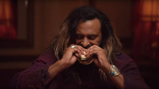 Ob Riz Mirza oder ein fremder Geist gerade in den Whopper beißt, weiß vermutlich nur der als Trance-Medium bekannte Guru selbst.
