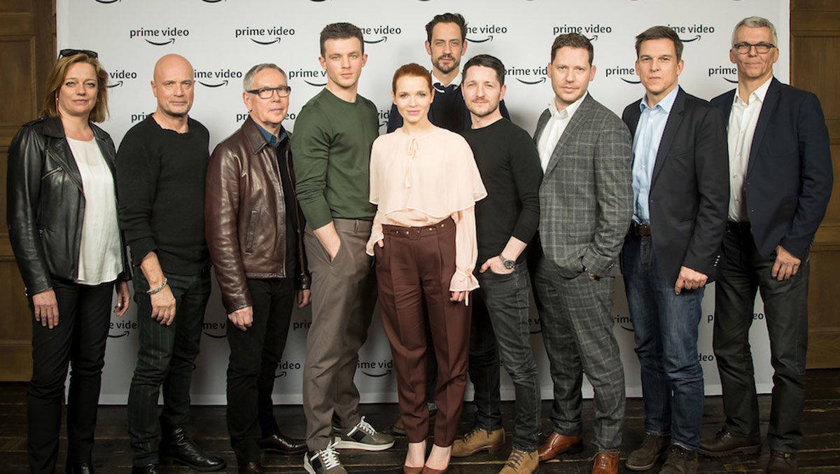 Das Team hinetr der Amazon-Produktion Beat (v.l.): Anne Solá Ferrer (Warner Bros. Entertainment), Christian Berkel, Willi Geike (Warner), Jannis Niewöhner, Karoline Herfurth, Chris Doll und Lothar Hellinger (Hellinger/Doll), Marco Kreuzpaintner (Regisseur), Christoph Schneider (Prime Video), Norbert Eberling (Autor).