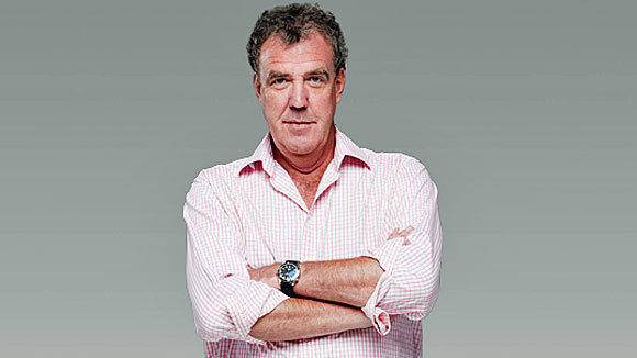 Der "Top Gear"-Moderator muss gehen: Jeremy Clarkson hat mit Prügelattacken gegen einen Kollegen "eine Linie" bei BBC-Chef Tony Hall überschritten. 