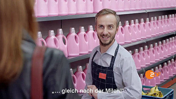 Im Netz ist die neue ZDF-Mediathek - und passend dazu ein Clip mit @janboehm im Edeka-Style.