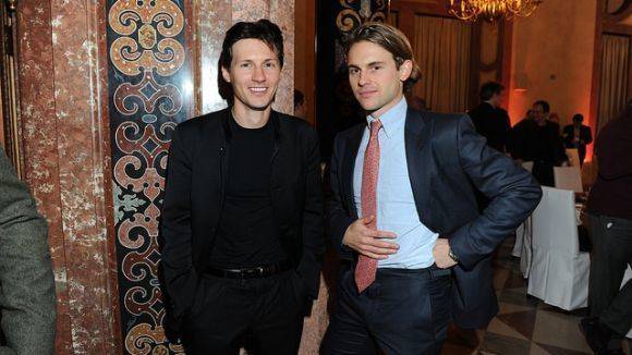 Jacob Burda (re.) beim DLD 2016, hier zusammen mit dem Social-Media-Entrepreneur Pavel Durov. 