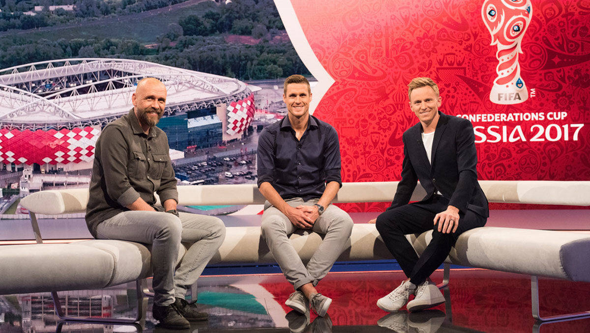 Live vom Confederations Cup in Sotschi berichteten abwechselnd ARD und - wie hier im Foto - das ZDF mit Holger Stanislawski, Sebastian Kehl, Jochen Breyer. Die guten Sportquoten trugen zum Juni-Ergebnis bei.