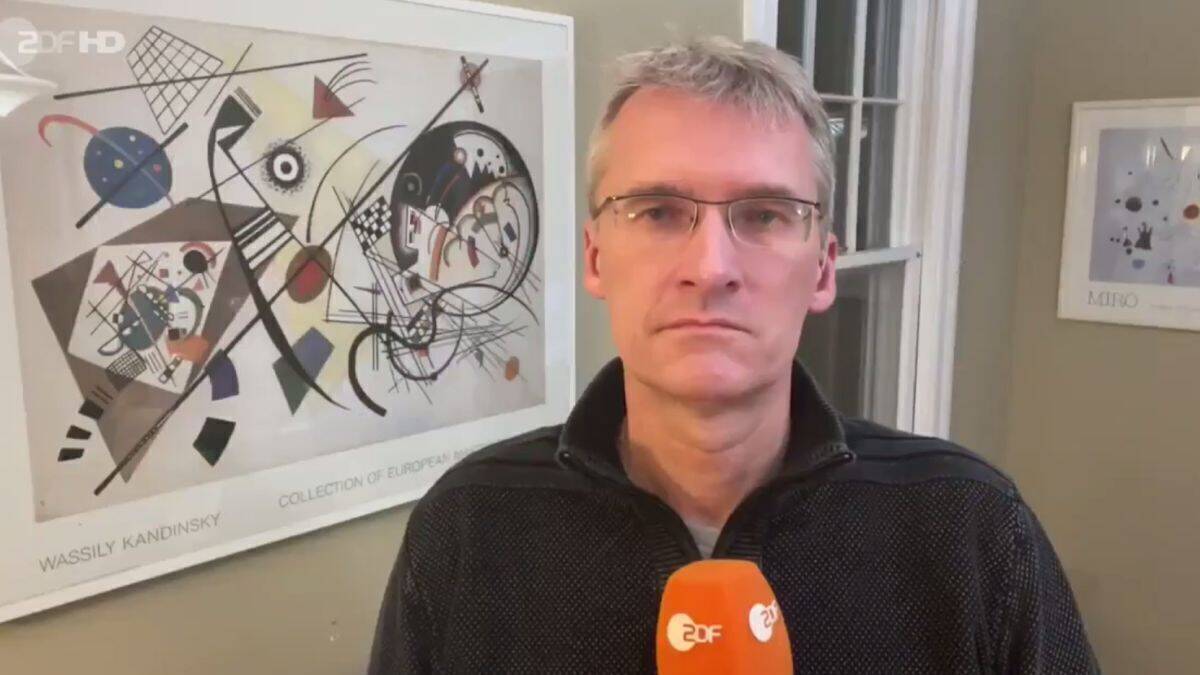 Elmar Theveßen berichtet im ZDF von den aktuellen Geschehnissen.