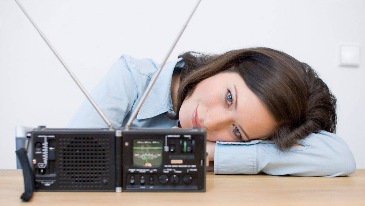 Deutsche verbringen 7 Stunden vorm Radio und dem TVGerät
