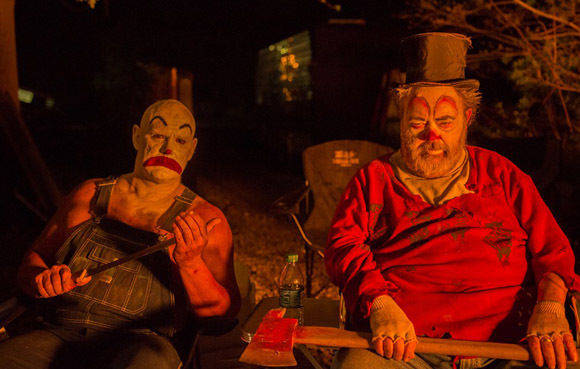 Die führen doch was im Schilde? Bewohner von "Clowntown" (Millman Productions)