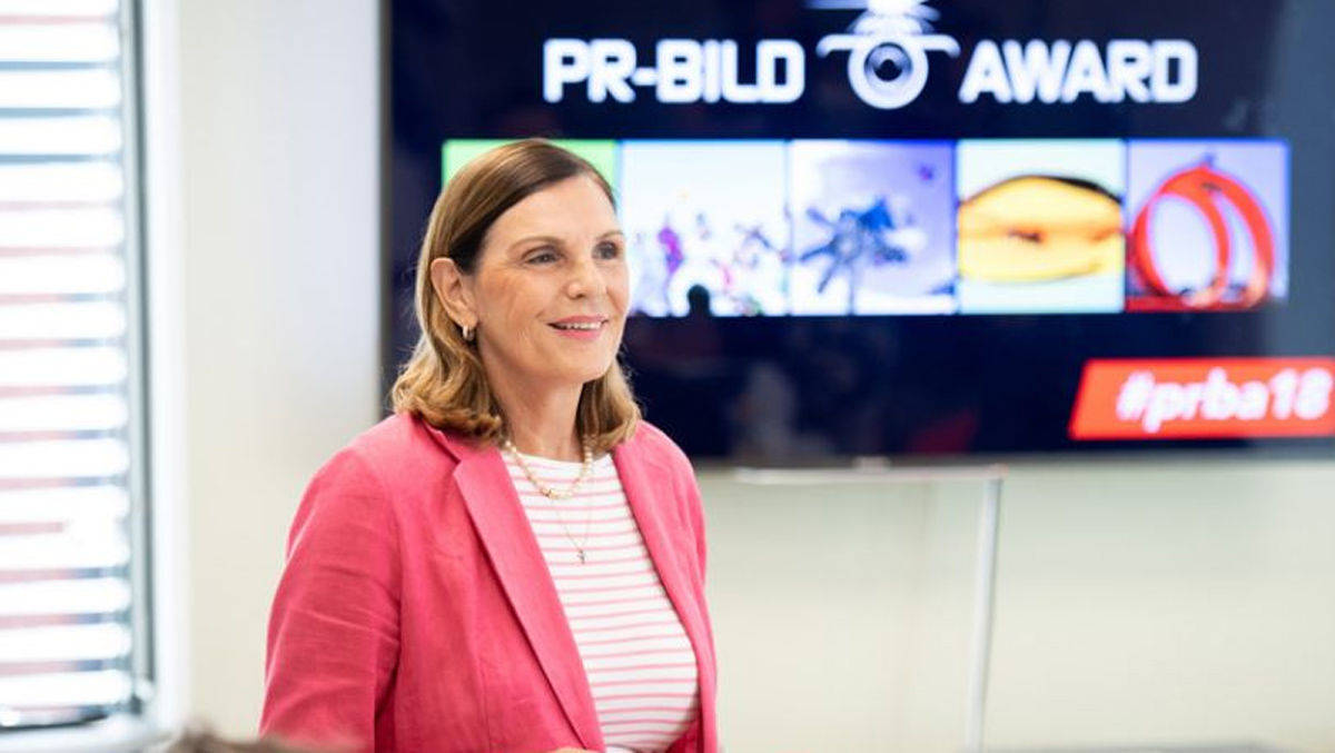 Edith Stier-Thompson, Geschäftsführerin von news aktuell, begrüßt die Jury. PR-Bild Award Jurysitzung am 3. Juli 2018 bei News Aktuell in Hamburg. 