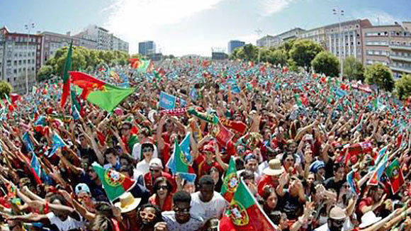 Am Ende der EM jubelten Portugiesen - und viele Sender ...