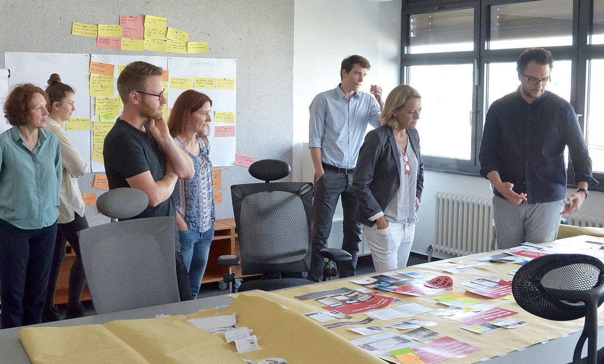 Workshop: Edenspiekermann, rechts Creative Direktor Christian Hanke, hat das neue Design in enger Abstimmung mit den Inhouse-Teams von wiwo.de  - direkt dabei auch Wirtschaftswoche-Herausgeberin Miriam Meckel.