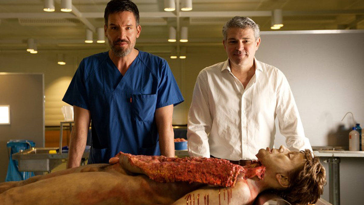 Sat.1 verfilmt Michael Tsokos' True-Crime-Thriller "Zersetzt" mit Tim Bergmann in der Hauptrolle.