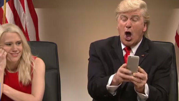 Alec Baldwin parodiert und provoziert Donald Trump in "Saturday Night Live".
